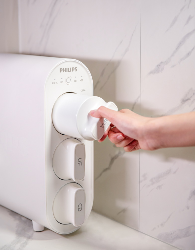 Заменить картридж PHILIPS AUT805/10 очень просто, не нужны инструменты.